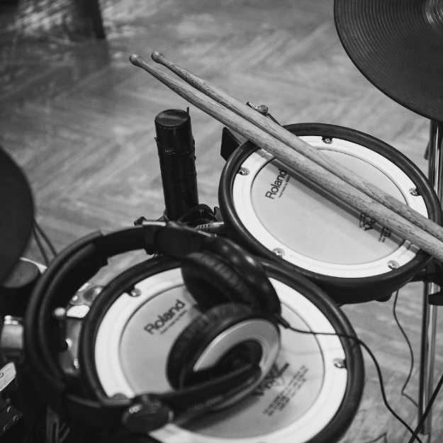 Black and white image of an electric drum kit.