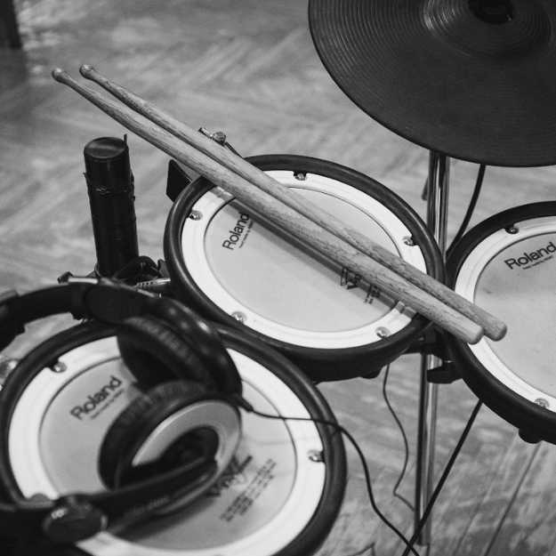  Black and white photo of a electric drum set.