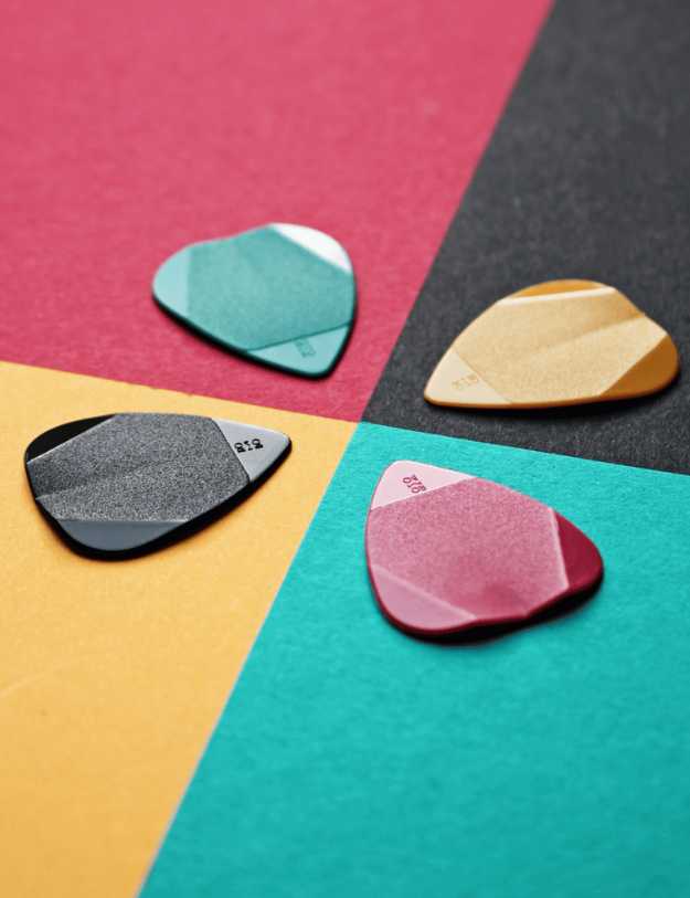 Guitar picks pointed towards each other.