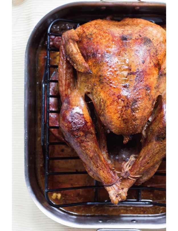 A cooked rotisserie chicken 