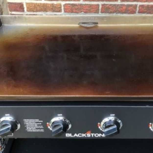 A above view of a blackstone griddle.