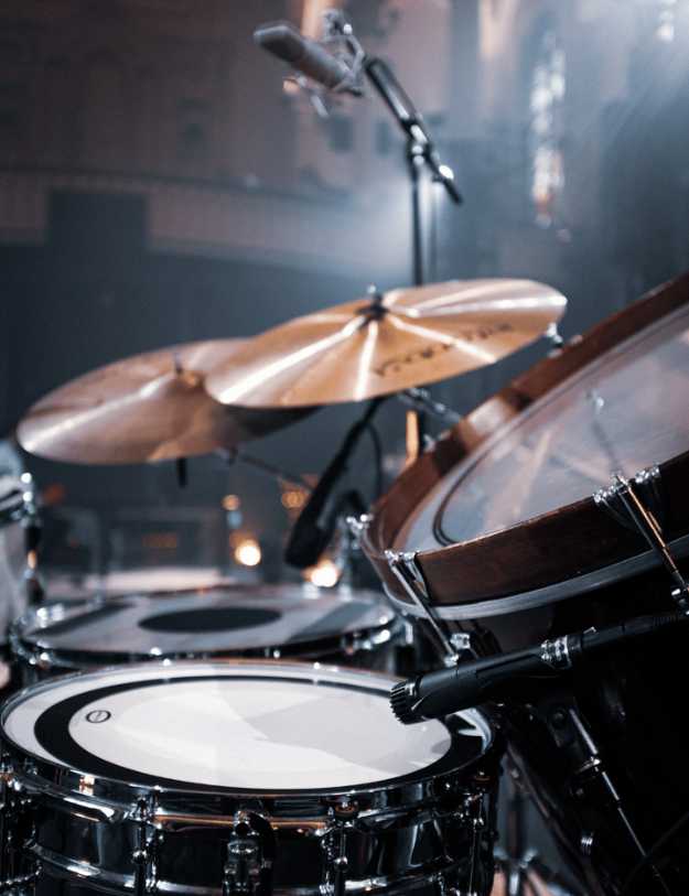 Side view of a drum set.
