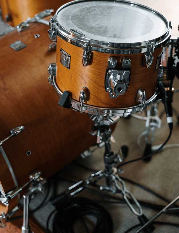 Side view of someones drum set.
